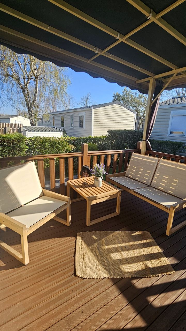 Le salon de jardin sur la terrasse